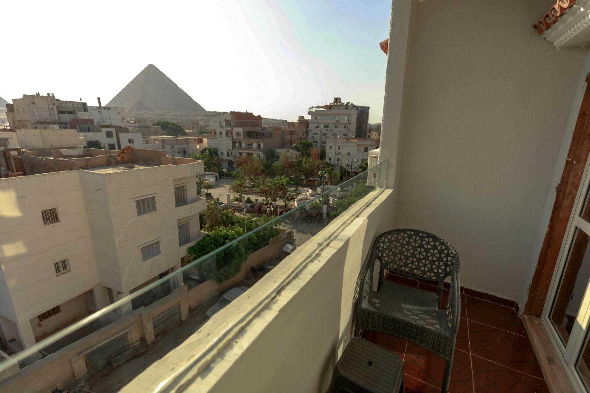 Hotel Pyramids Middle Eastern Family View Le Caire