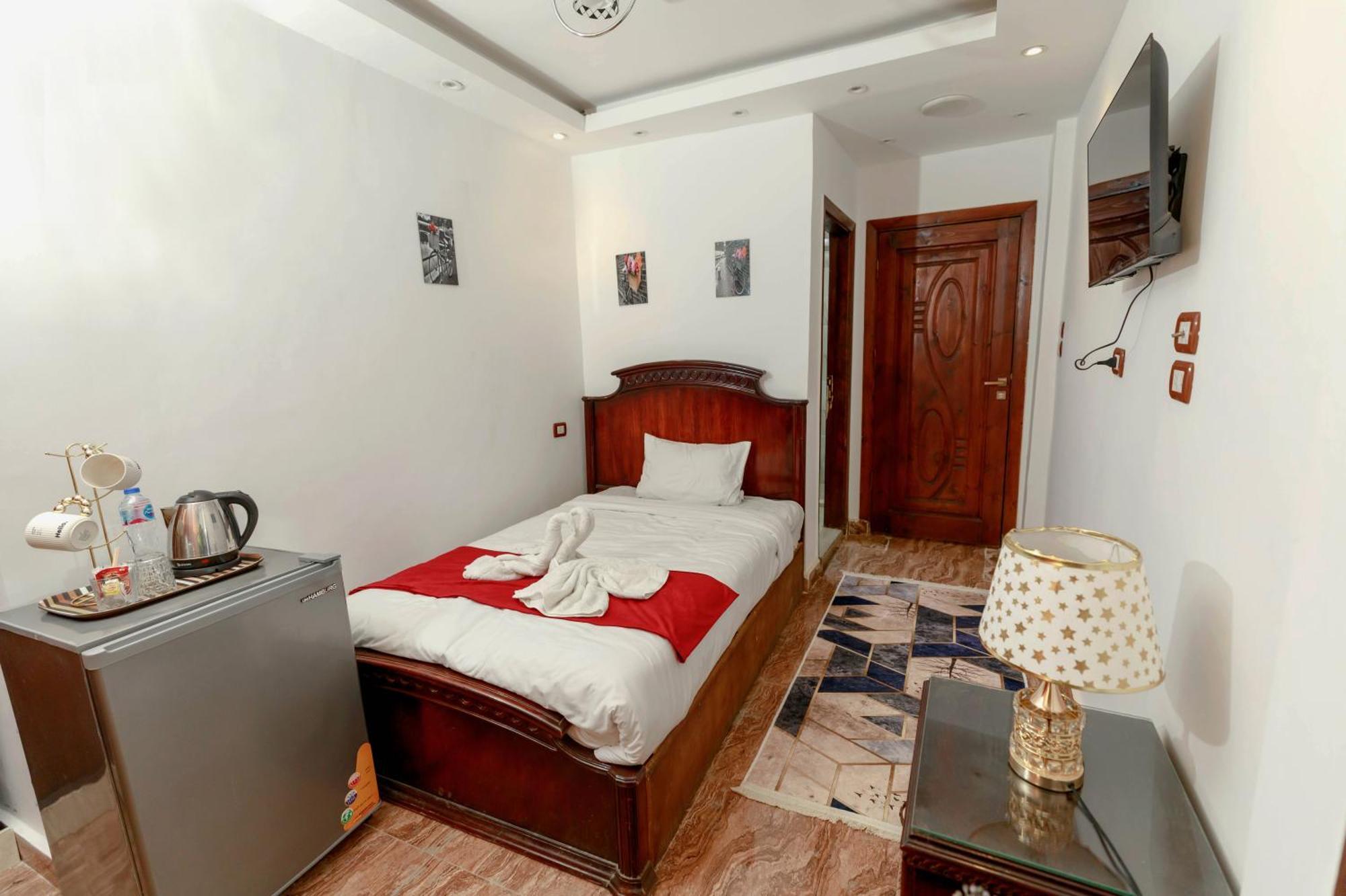 Pyramids Middle Eastern Family View 4*