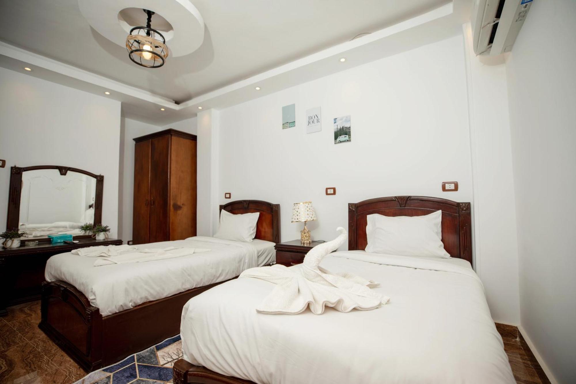 Pyramids Middle Eastern Family View Hotel 4*
