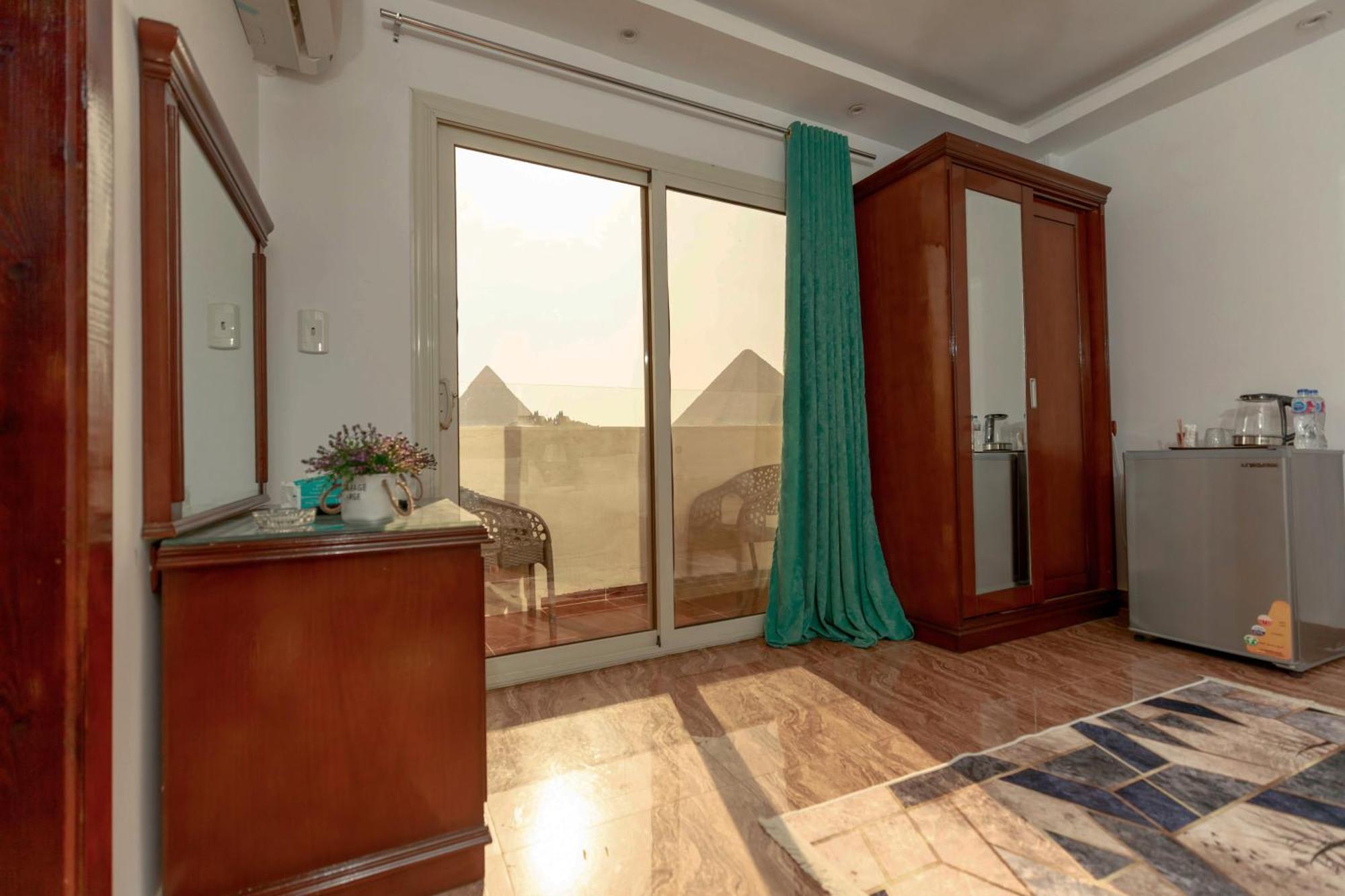 Pyramids Middle Eastern Family View Hotel Le Caire