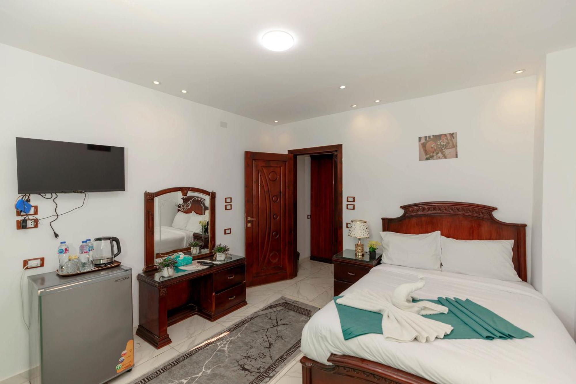 Pyramids Middle Eastern Family View Hotel 4*